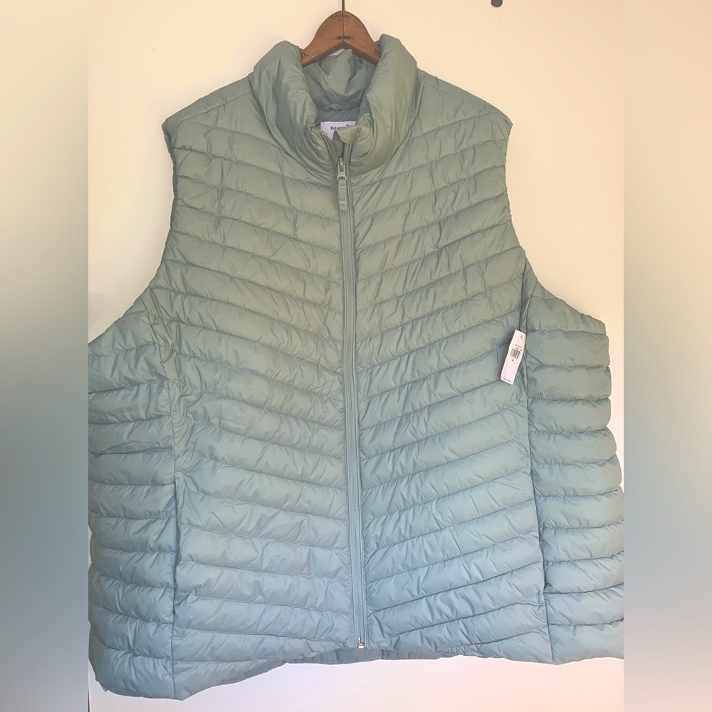 Old Navy Women’s Quilted Puffer Vest
